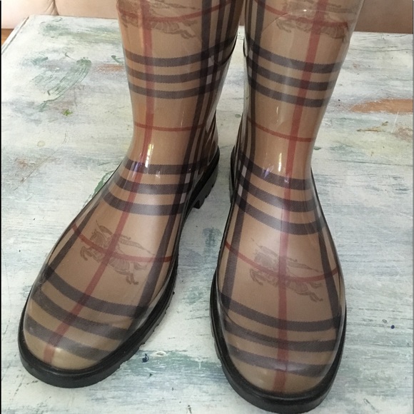 Burberry Shoes - EUC BURBERRY BOOTS